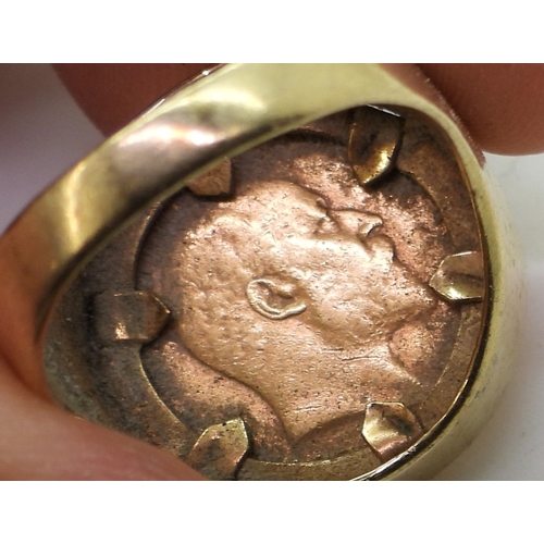 9061 - A 1903 half sovereign in a 9ct gold ring mount, size T, weight 12.1gms