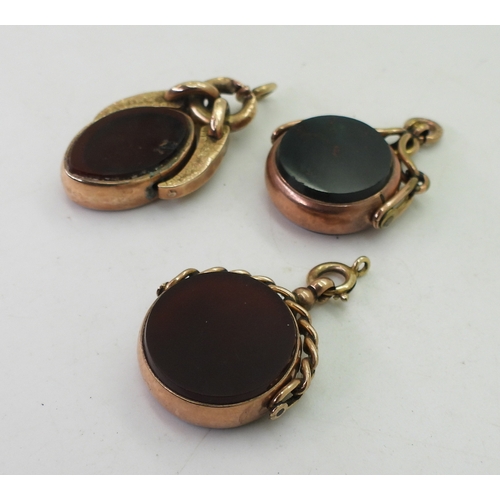 9122 - Three 9ct gold mounted fob seals set with bloodstone and carnelian, weight together 21.6gms