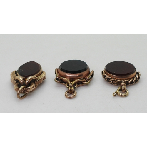 9122 - Three 9ct gold mounted fob seals set with bloodstone and carnelian, weight together 21.6gms