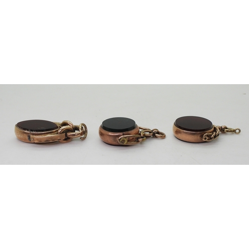 9122 - Three 9ct gold mounted fob seals set with bloodstone and carnelian, weight together 21.6gms