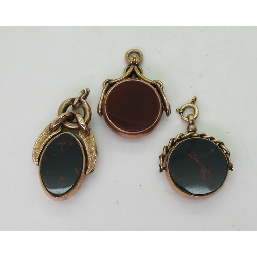 9122 - Three 9ct gold mounted fob seals set with bloodstone and carnelian, weight together 21.6gms