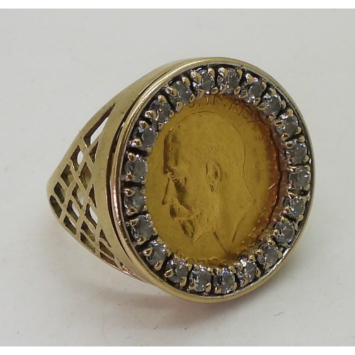 9123 - A 1912 gold full sovereign in a 9ct gold ring mount with a circle of cubic zirconas around the coin,... 