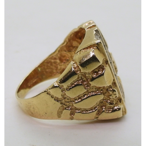 9125 - A 9ct gold retro gents ring, set with cubic zirconia, finger size W, weight 10.2gms 