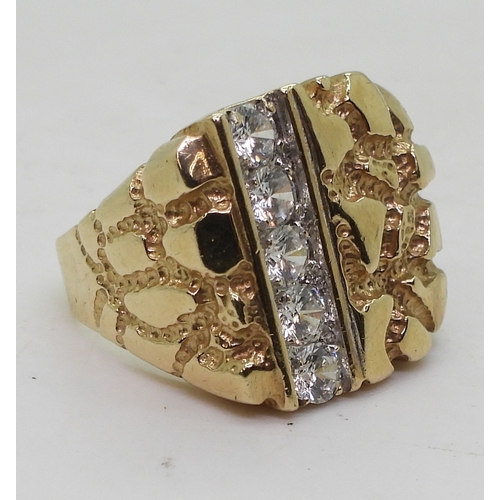 9125 - A 9ct gold retro gents ring, set with cubic zirconia, finger size W, weight 10.2gms 