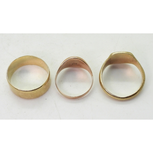 9138 - Two 9ct gold signet rings, larger example U1/2, rose gold, size P, wedding band size U1/2, weight co... 