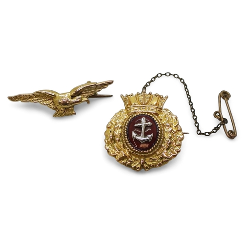 9147 - A 9ct gold RAF sweetheart brooch of an eagle, together with a 9ct gold Royal Navy sweetheart brooch,... 