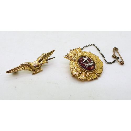 9147 - A 9ct gold RAF sweetheart brooch of an eagle, together with a 9ct gold Royal Navy sweetheart brooch,... 