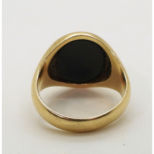 9048 - A 10k gold bloodstone signet ring, size U1/2, weight 9.7gms