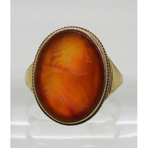 2762 - A CARNELIAN INTAGLIO RINGcarved with a gentleman, in a 9ct gold ring mount, finger size P1/2, weight... 