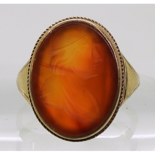 2762 - A CARNELIAN INTAGLIO RINGcarved with a gentleman, in a 9ct gold ring mount, finger size P1/2, weight... 