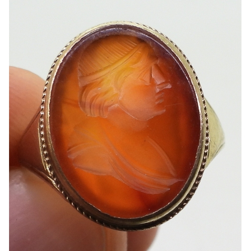 2762 - A CARNELIAN INTAGLIO RINGcarved with a gentleman, in a 9ct gold ring mount, finger size P1/2, weight... 