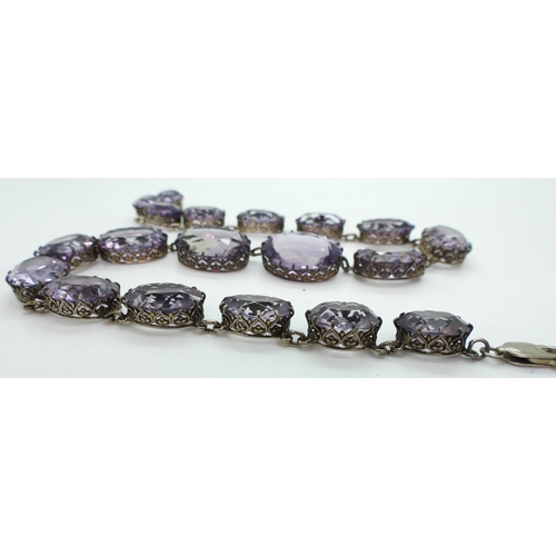 2771 - AN AMETHYST RIVIERA NECKLACEthe amethysts taper in size from 21.7mm x 16.5mm to 12.9mm x 9.7mm and a... 