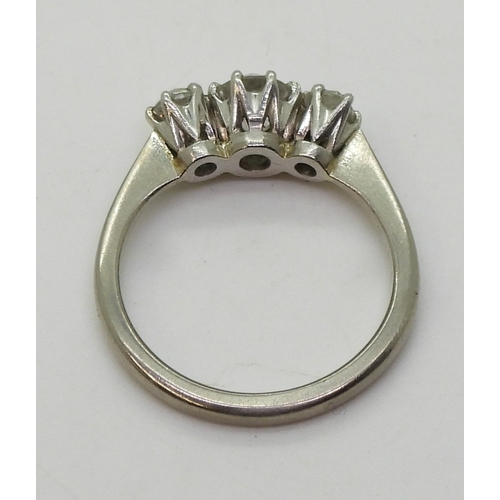 2755 - A CLASSIC THREE STONE RINGthe 18ct white gold and platinum mount is set with old cut diamonds with a... 