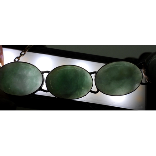 886 - A green hardstone bracelet mounted in white metal