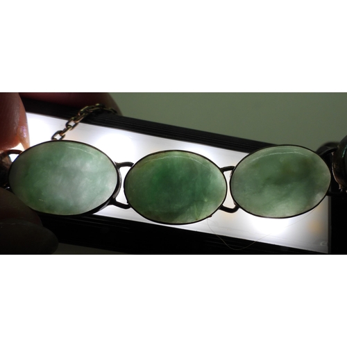 886 - A green hardstone bracelet mounted in white metal