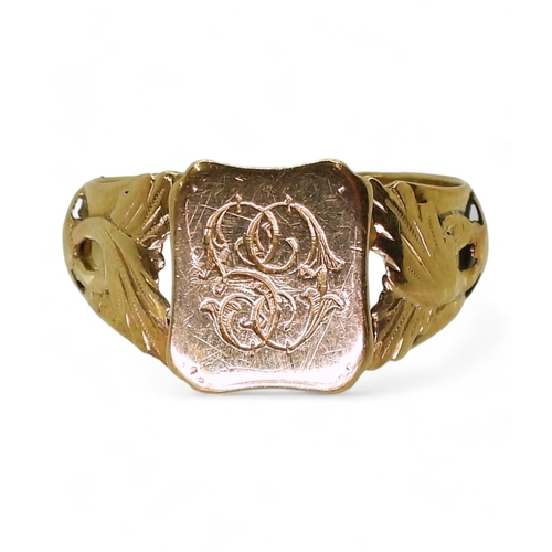 2761 - A FRENCH 18CT GOLD SIGNET RINGleaf design shoulders, monogramed CG, stamped with the french eagles h... 