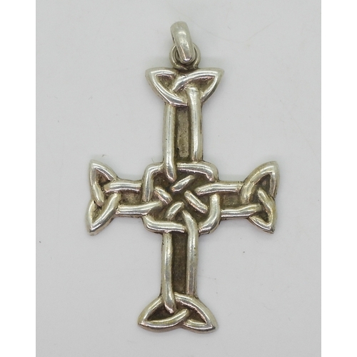 2773 - ALEXANDER RITCHIE & ASSOCIATED JEWELSan Alexander Ritchie cross, stamped AR Iona, was owned by o... 