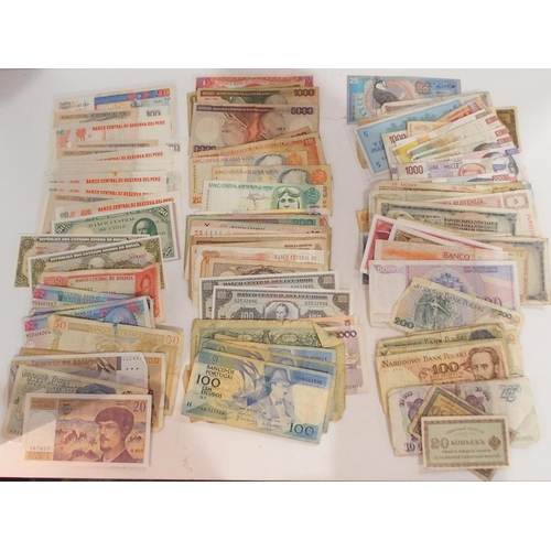 386 - A quantity of world wide bank notes