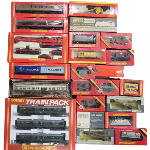 551 - A boxed Hornby 00-gauge R369 BR 3-Car Diesel Multiple Unit Cass 110, R197 75 Ton Operating Breakdown... 