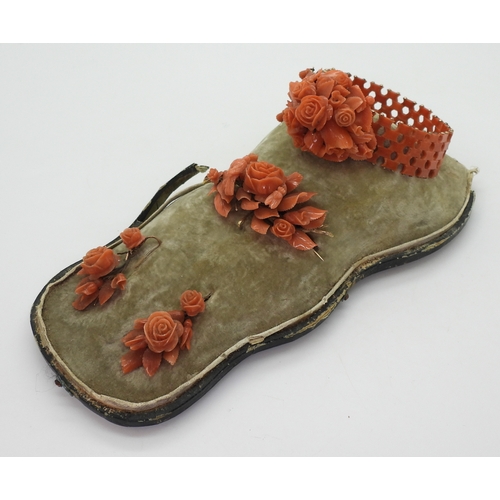 2779 - A SUITE OF CORAL JEWELSa bracelet, with carved flowers and leaves, yellow metal clasp, can be shorte... 