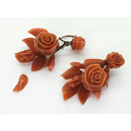 2779 - A SUITE OF CORAL JEWELSa bracelet, with carved flowers and leaves, yellow metal clasp, can be shorte... 