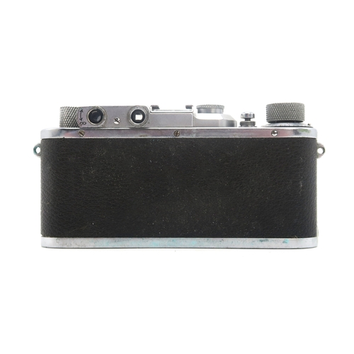 2655 - A 1930s LEICA III CAMERASerial no. 137661, fitted with an Ernst Leitz, Wetzlar Summar f=5 1:2 lens, ... 