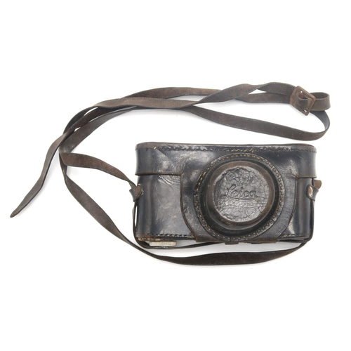 2655 - A 1930s LEICA III CAMERASerial no. 137661, fitted with an Ernst Leitz, Wetzlar Summar f=5 1:2 lens, ... 