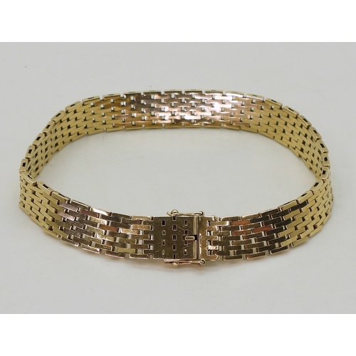 2789 - A 9CT GOLD BRACELETwith decorative brick links, length 18.5cm, weight 17.5gms