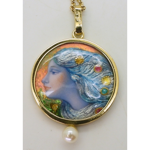 2790 - AN 18CT GOLD ENAMEL PENDANTa ladies face in profile hand enamelled in colours, set in an 18ct gold m... 