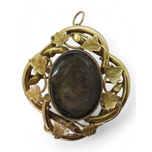 2794 - AN IVY LEAF MOURNING PENDANT/BROOCHmade in bright yellow metal, with two locket compartments filled ... 