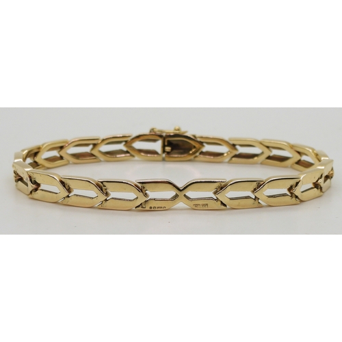 2798 - A 9CT GOLD ERIC SMITH BRACELETof chevron links, retailed by Cairncross of Perth. Length 18.5cm, weig... 