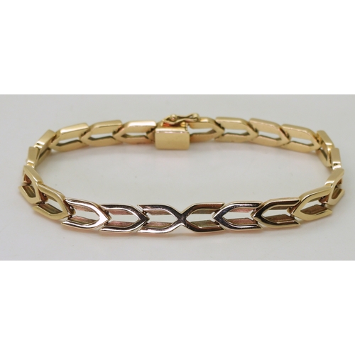 2798 - A 9CT GOLD ERIC SMITH BRACELETof chevron links, retailed by Cairncross of Perth. Length 18.5cm, weig... 