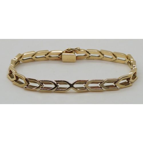 2798 - A 9CT GOLD ERIC SMITH BRACELETof chevron links, retailed by Cairncross of Perth. Length 18.5cm, weig... 