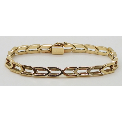 2798 - A 9CT GOLD ERIC SMITH BRACELETof chevron links, retailed by Cairncross of Perth. Length 18.5cm, weig... 