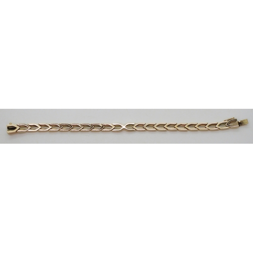 2798 - A 9CT GOLD ERIC SMITH BRACELETof chevron links, retailed by Cairncross of Perth. Length 18.5cm, weig... 