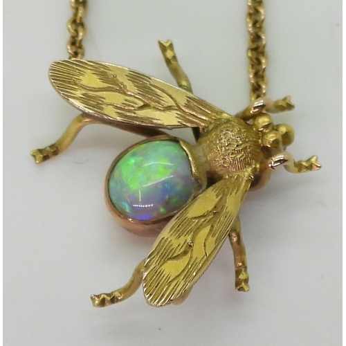 2800 - A VICTORIAN FLY PENDANTthe body formed from an opal, on a fine yellow metal trace chain. approx size... 