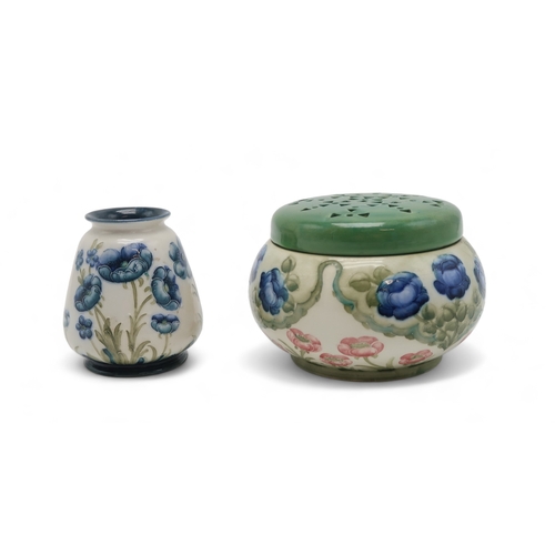 2235 - A WILLIAM MOORCROFT FOR JAMES MACINTYRE & CO FLORIAN WARE POT POURRI POTwith screw top cover in ... 