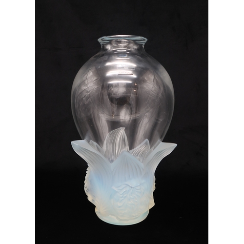 2262 - A LALIQUE LIMITED EDITION PIVOINES (PEONIES) VASEthe clear glass body with opalescent moulded flower... 