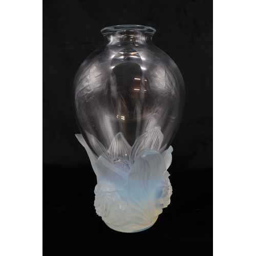 2262 - A LALIQUE LIMITED EDITION PIVOINES (PEONIES) VASEthe clear glass body with opalescent moulded flower... 