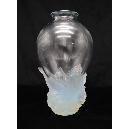 2262 - A LALIQUE LIMITED EDITION PIVOINES (PEONIES) VASEthe clear glass body with opalescent moulded flower... 