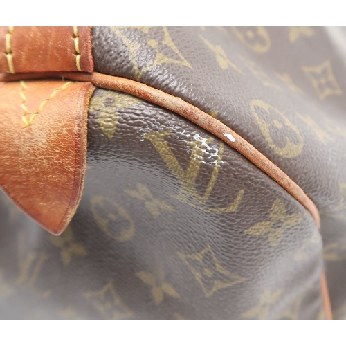 2672 - LOUIS VUITTON: A MONOGRAM SPEEDY 40monogram canvas with leather trim and gold hardware, 40cm wide, 2... 