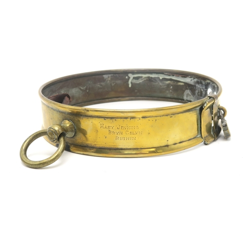 2668 - A LARGE 19th CENTURY BRASS DOG COLLARAdjustable in size, with padlock fastening, engraved 