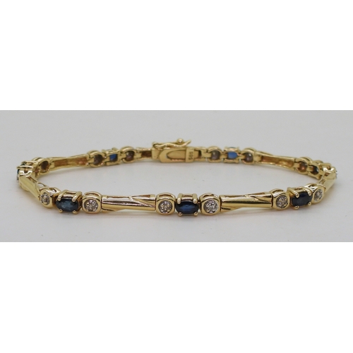 2810 - A SAPPHIRE & DIAMOND BRACELETmounted in 14k gold, set with seven 4.9mm x 3.2mm, oval cut sapphir... 