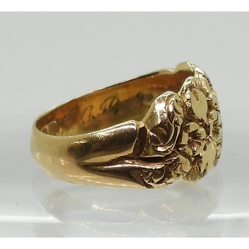 2827 - AN 18CT GOLD MOURNING RINGthe band decorated with flowers, hallmarked Birmingham 1919, with inscript... 