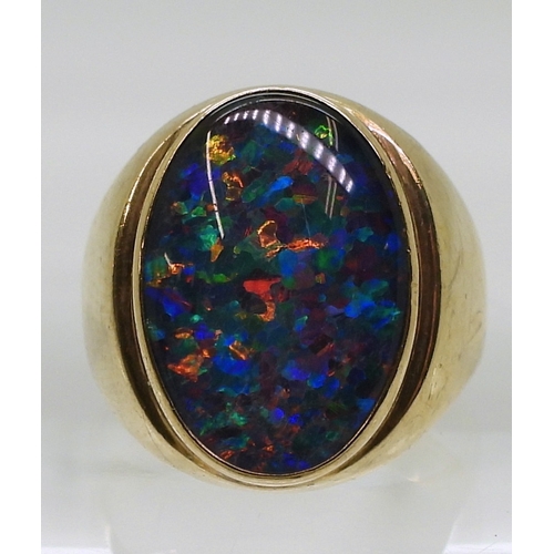 2828 - A 9CT GOLD OPAL TRIPLET RINGin the classic signet ring style, finger size T1/2, weight 10.3gms... 