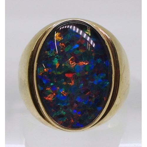 2828 - A 9CT GOLD OPAL TRIPLET RINGin the classic signet ring style, finger size T1/2, weight 10.3gms... 