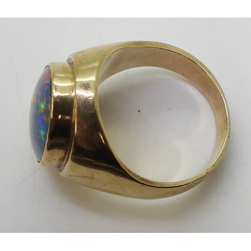 2828 - A 9CT GOLD OPAL TRIPLET RINGin the classic signet ring style, finger size T1/2, weight 10.3gms... 