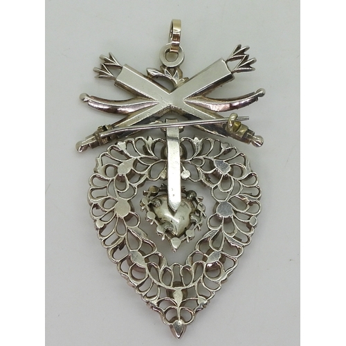 2808 - A 19TH CENTURY FLEMISH PENDANT BROOCHheart shaped, surmounted with a bow and arrows in quivers. Made... 