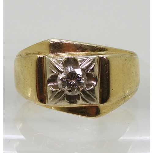 847 - A 14k gold gents dress ring, set with an estimated approx 0.40ct brilliant cut diamond. Size U1/2, w... 