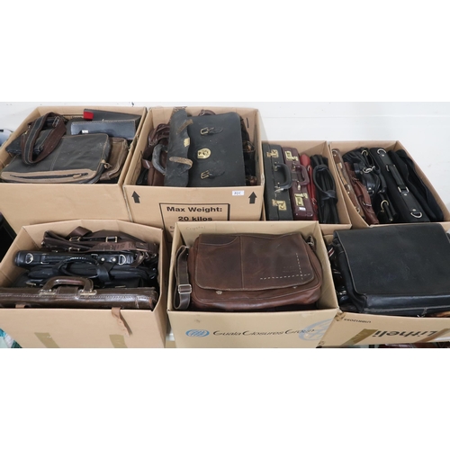 70C - A lot of seven boxes of assorted suit/brief cases (7)